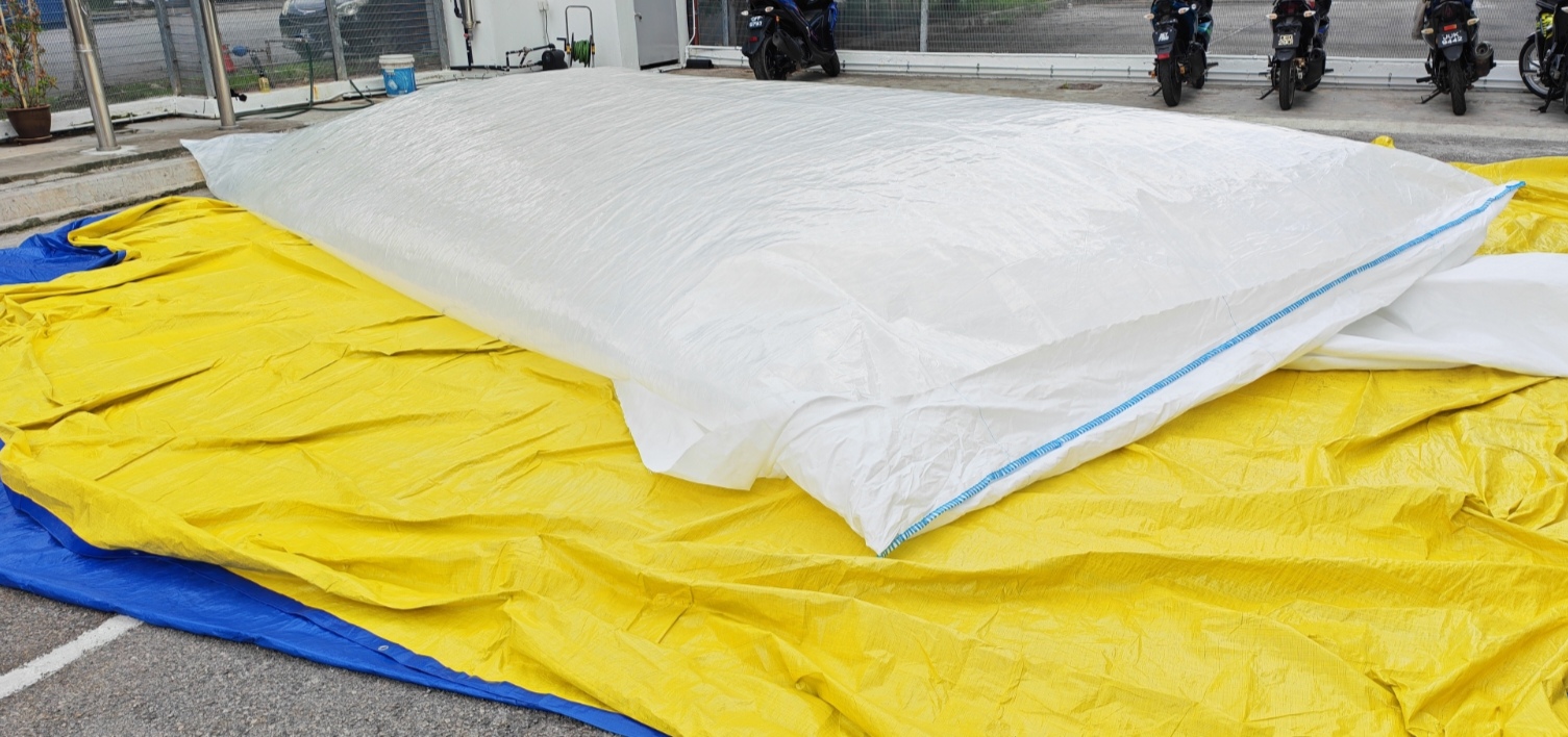 Flexitank LAF kosong sebelum pemasangan ke dalam kontena